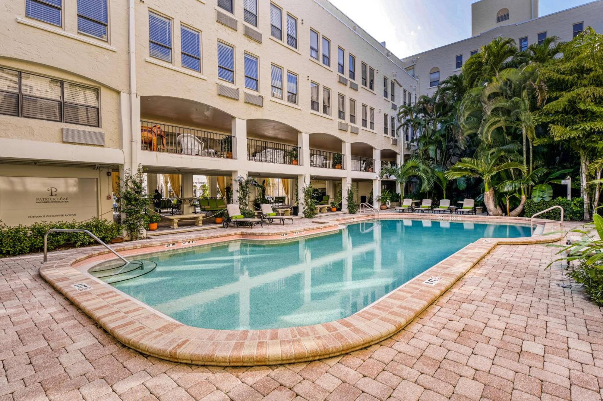 Palm Beach Hotel & Sunrise Cottage Room photo