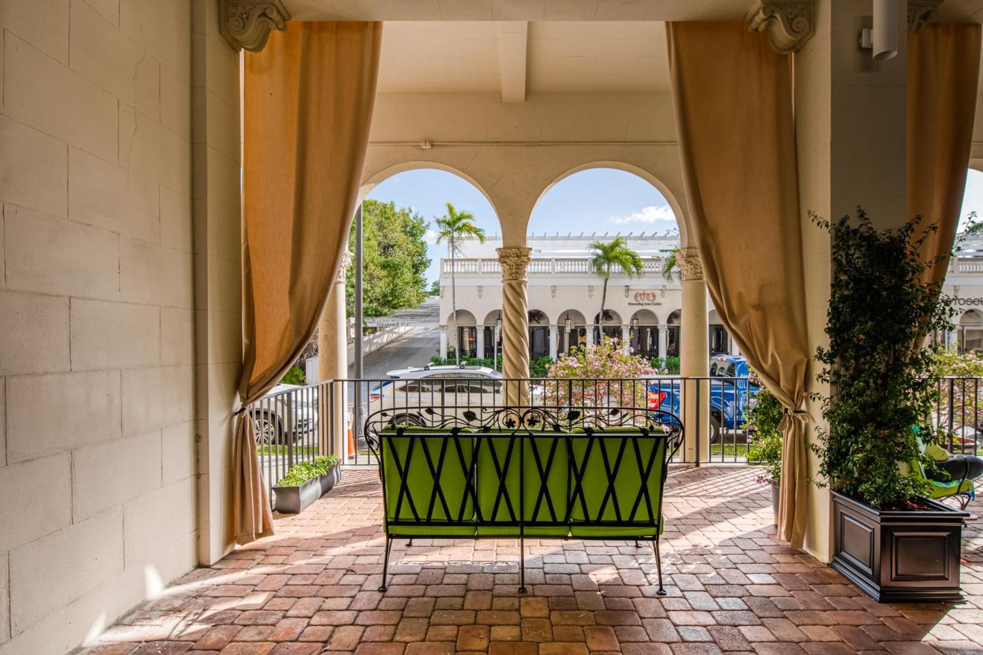 Palm Beach Hotel & Sunrise Cottage Room photo