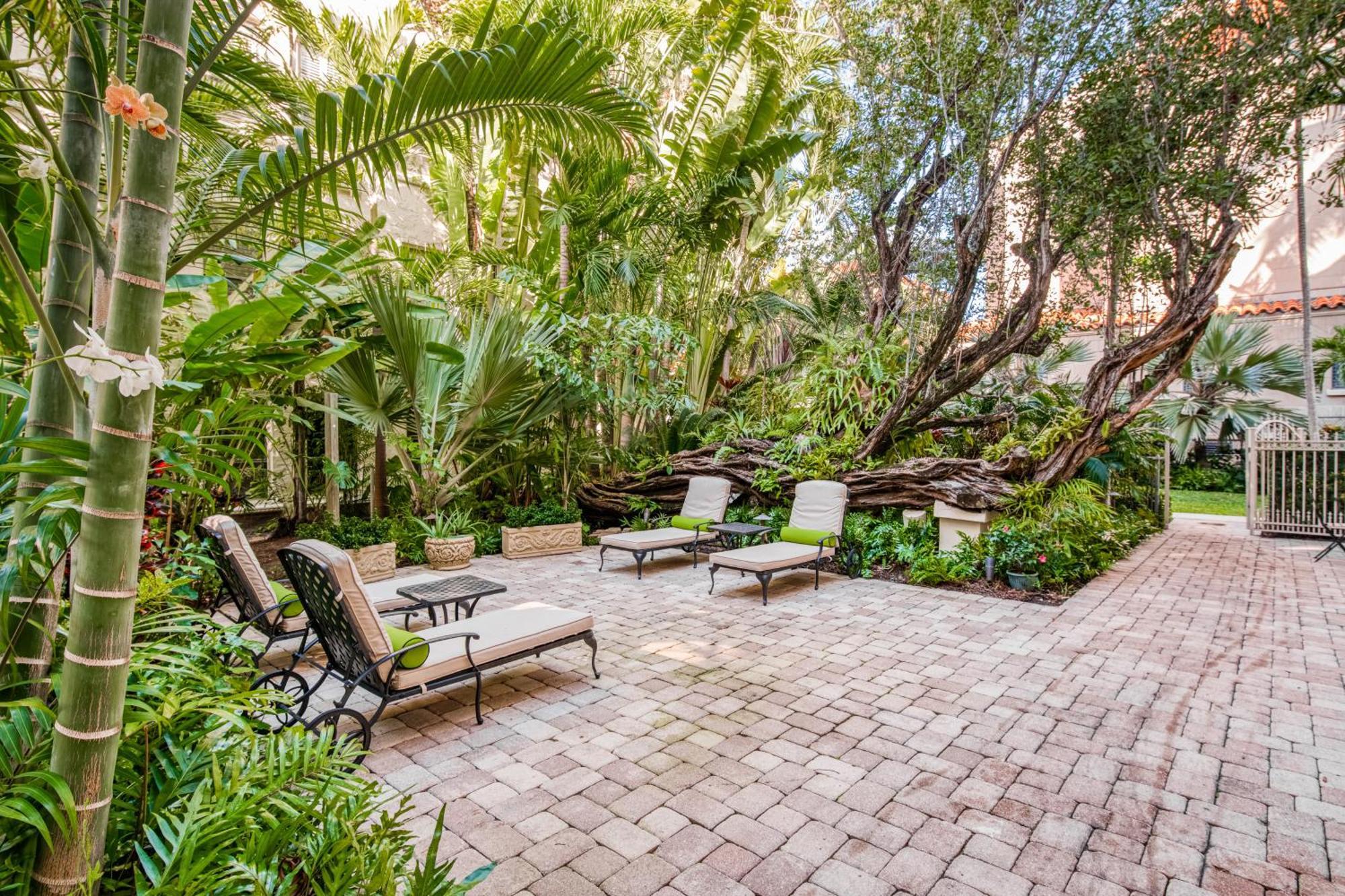 Palm Beach Hotel & Sunrise Cottage Room photo