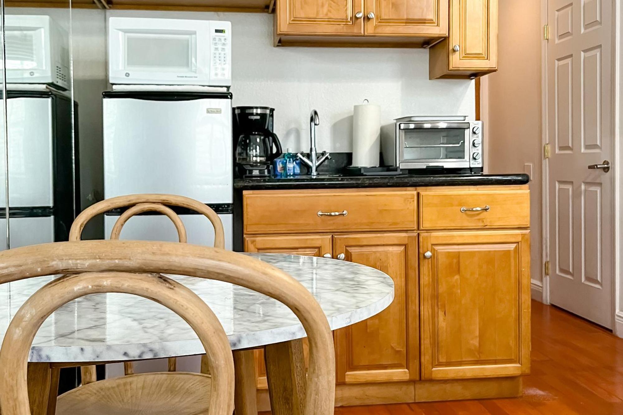 Palm Beach Hotel & Sunrise Cottage Room photo